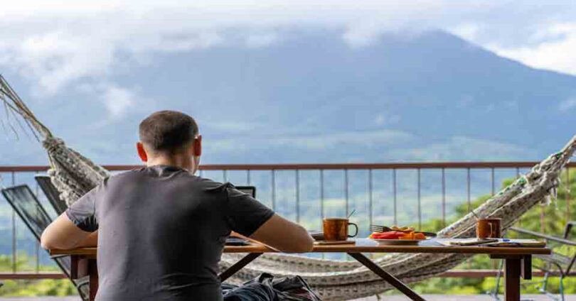 Thriving in the World of Remote Work: Unleashing the Digital Nomad Lifestyle
